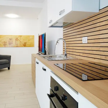 Casa Ideale Tim Appartmanti Moderni Vicina Al Centro * ليكو