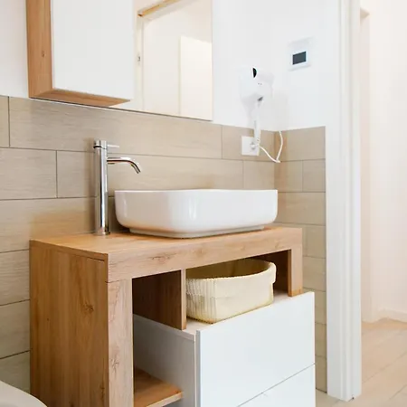 Casa Ideale Tim Appartmanti Moderni Vicina Al Centro Apartament