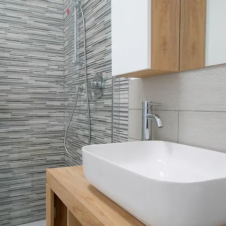 Casa Ideale Tim Appartmanti Moderni Vicina Al Centro شقة ليكو