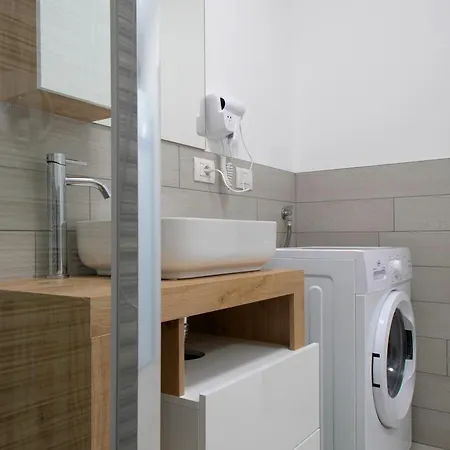 Casa Ideale Tim Appartmanti Moderni Vicina Al Centro Apartament