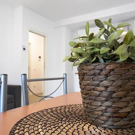 Casa Ideale Tim Appartmanti Moderni Vicina Al Centro ليكو