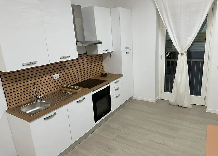 Lägenhet Casa Ideale Tim Appartmanti Moderni Vicina Al Centro Lecco