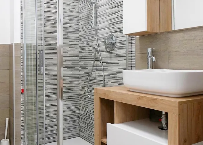 Lägenhet Casa Ideale Tim Appartmanti Moderni Vicina Al Centro