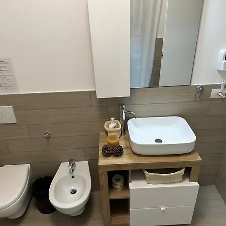 Casa Ideale Tim Appartmanti Moderni Vicina Al Centro דירה