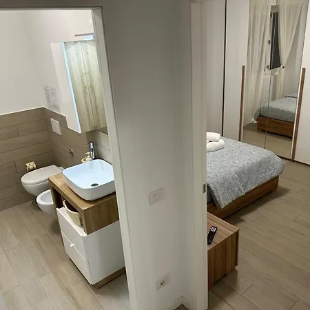 Casa Ideale Tim Appartmanti Moderni Vicina Al Centro דירה לקו