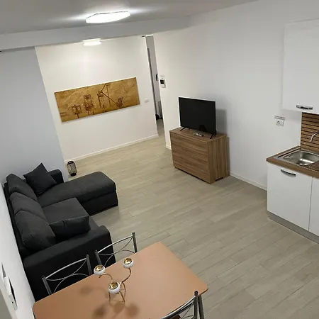 דירה Casa Ideale Tim Appartmanti Moderni Vicina Al Centro לקו