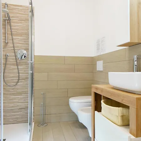 Casa Ideale Tim Appartmanti Moderni Vicina Al Centro דירה לקו