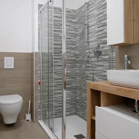 Casa Ideale Tim Appartmanti Moderni Vicina Al Centro דירה *