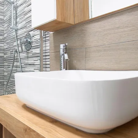 Casa Ideale Tim Appartmanti Moderni Vicina Al Centro לקו